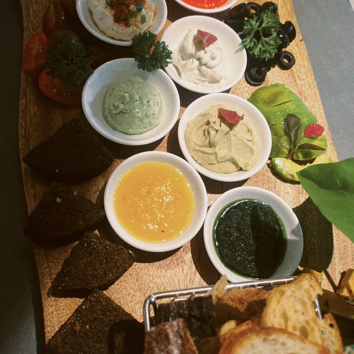 photo of Café Tartine Saigon vegan platter shared by @fi-iv on  16 Apr 2022 - review
