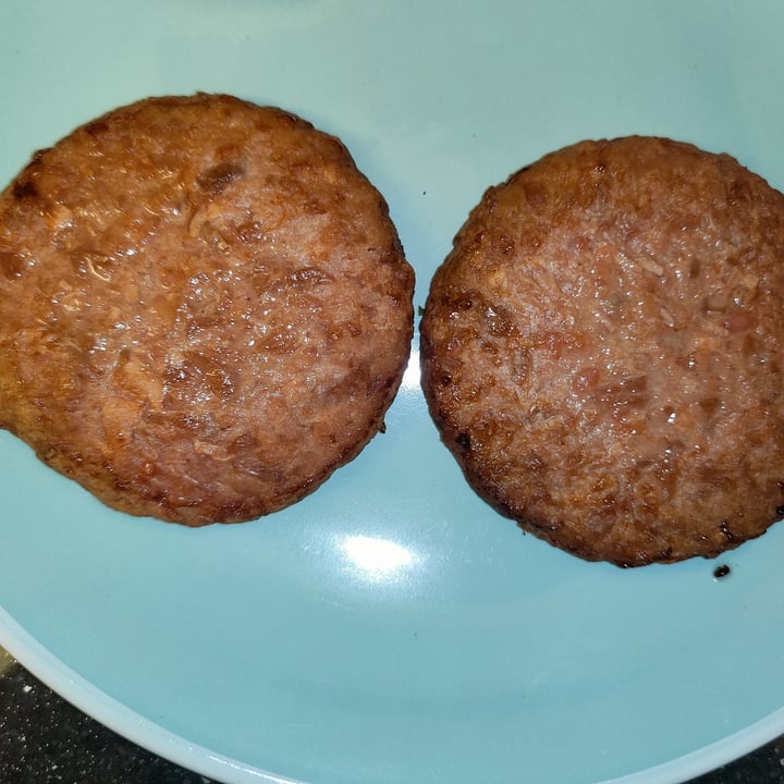 photo of Moving Mountains 2 plant-based 1/4 lb sausage burguers shared by @k1tt3n on  26 Feb 2022 - review