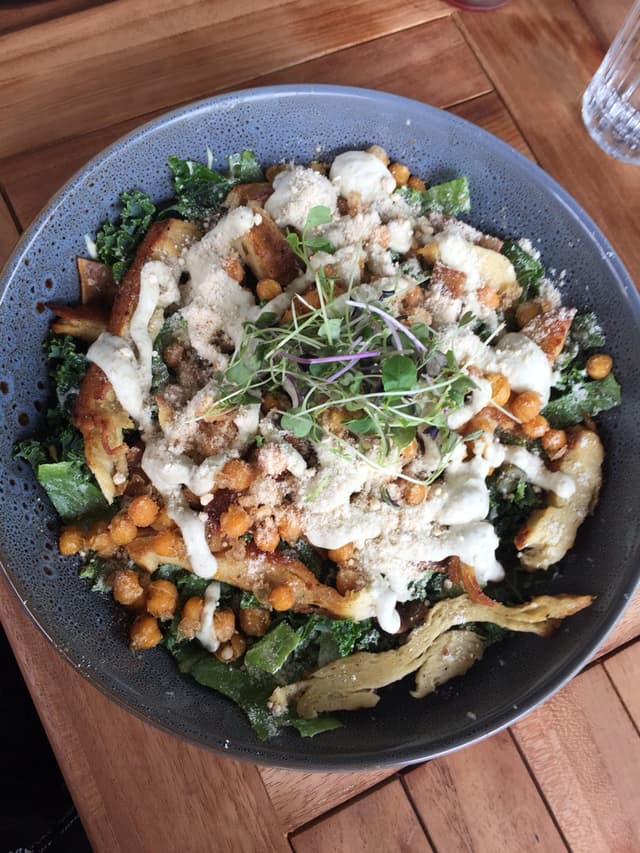 Foto do prato “Seize-Her Salad”