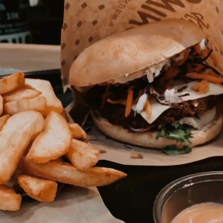 review photo of Swing Kitchen Cheese Burger shared by @veganskanelbullar on 29 Apr 2020 - review