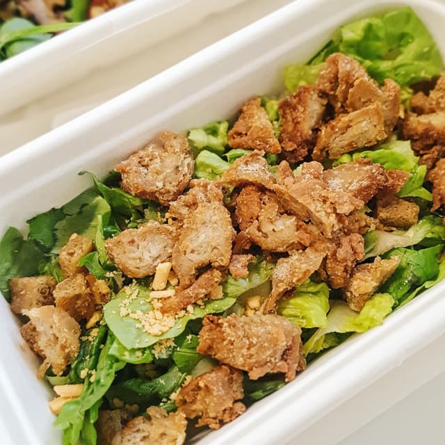菜肴“Chick’ n Caesar Salad”的照片