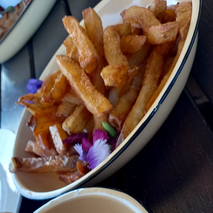 review photo of Asher's Corner Cafe @ Ashers Farm Sanctuary Hand Cut Chips shared by @nataliekirsten on 31 May 2021 - review