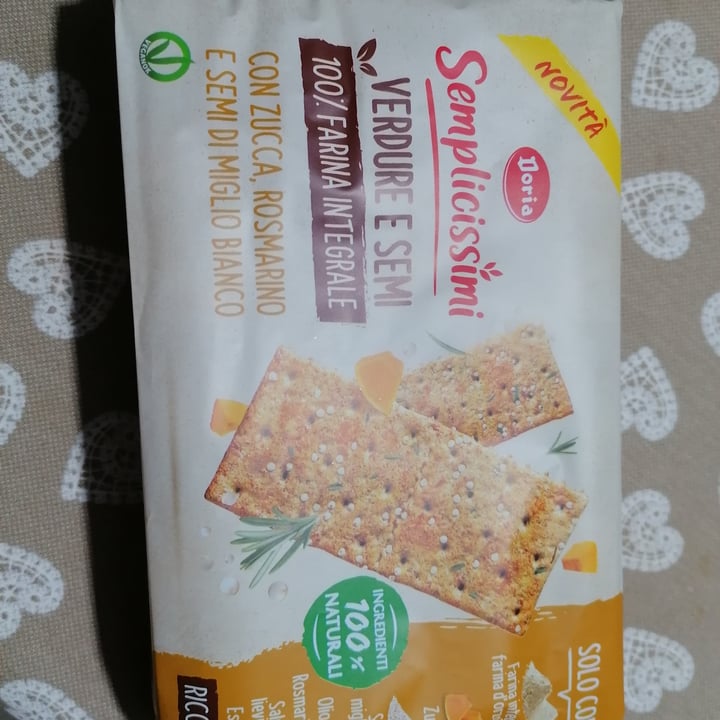 review photo of Doria cracker alla zucca, rosmarino e semi di miglio bianco shared by @alexisveg269 on 18 Oct 2022 - review
