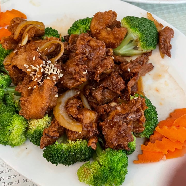 review photo of Loving Hut Divine Broccoli shared by @vetravel on 16 Jul 2021 - review