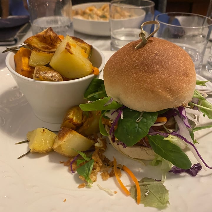 photo of Botanica Lab Cucina Beyond Burger shared by @httpelnrmmln on  22 Jan 2022 - review