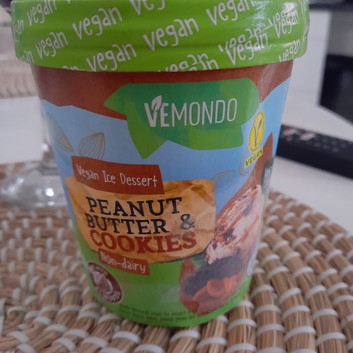photo of Vemondo  Vegan Ice Dessert Peanut Butter & Cookies shared by @danielgl on  02 Jul 2022 - review