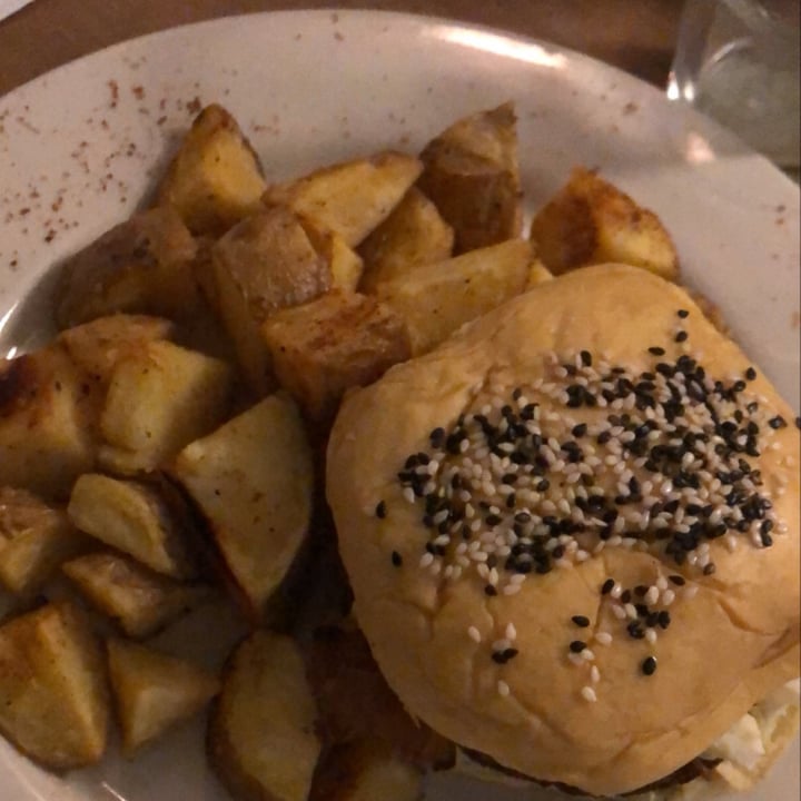 photo of MOLA Cheese burger shared by @sofiferracuti8 on  05 Jan 2021 - review