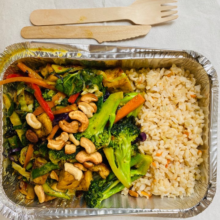 photo of Fruits & Roots Thai vegetable curry shared by @ftc on  28 Aug 2020 - review