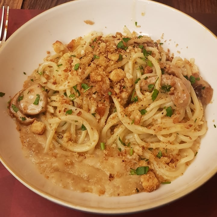 photo of Rifugio Romano Tonnarello fresco con mollica di Pane e crema di funghi porcini shared by @pieroniart on  01 Nov 2022 - review