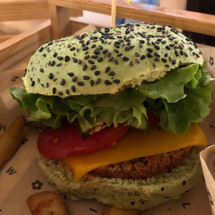 photo of Flower Burger Jungle Burger shared by @morena13 on  15 Apr 2022 - review