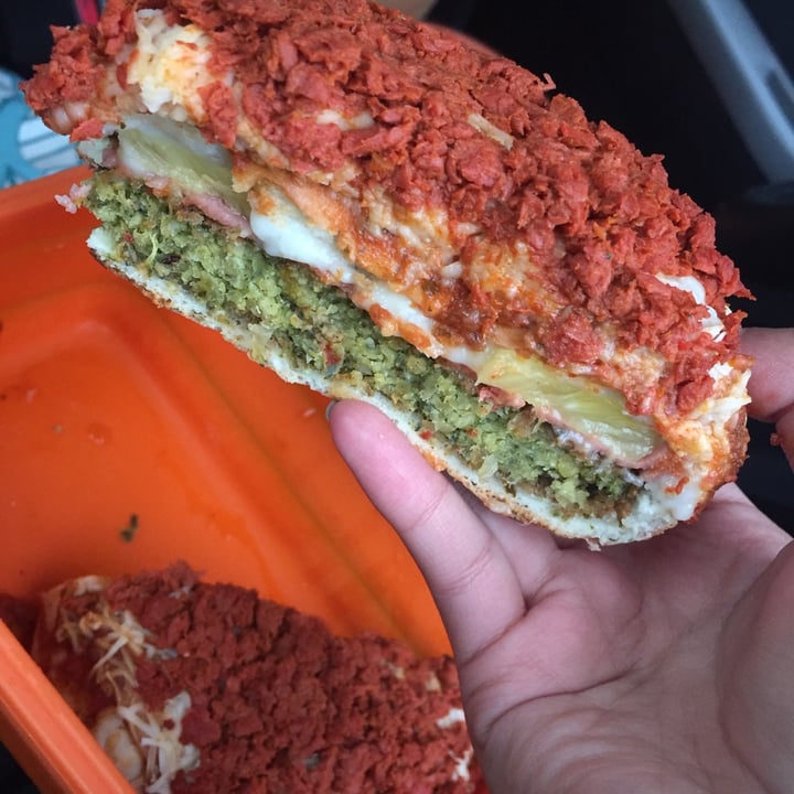 review photo of Vegarum Pizzaburger Hawaiiana shared by @luciaromo on 13 Feb 2021 - review