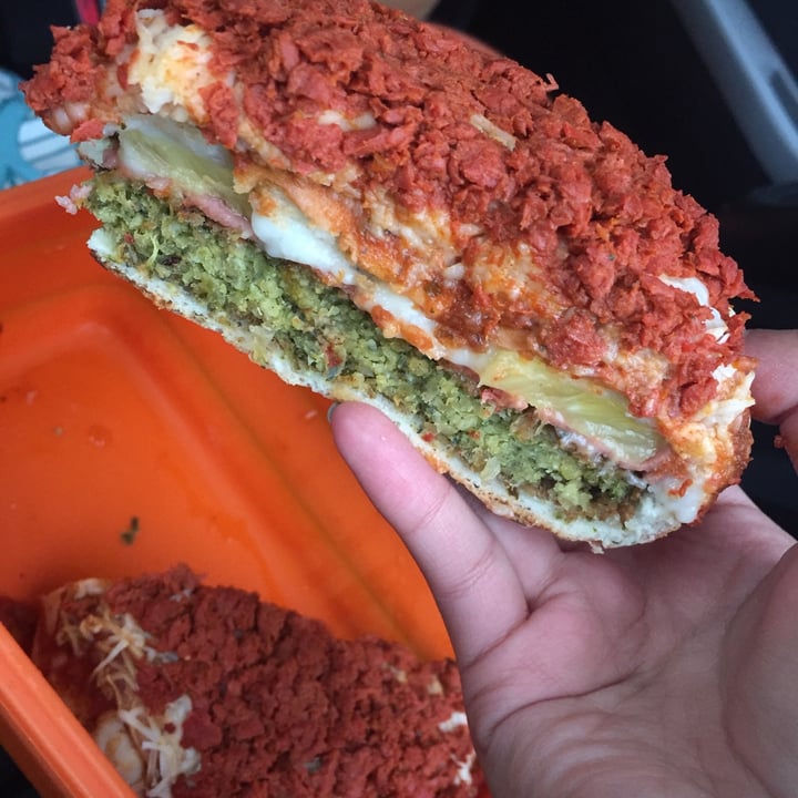 photo of Vegarum Pizzaburger Hawaiiana shared by @luciaromo on  13 Feb 2021 - review