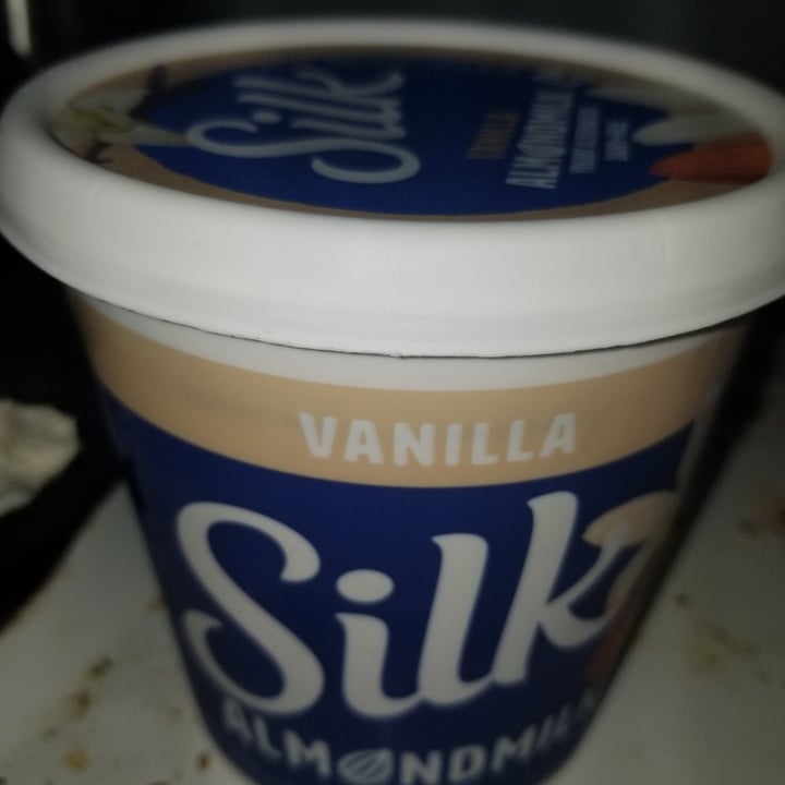 photo of Silk Berries & Acai Cultured Almond Yogurt shared by @glitteredweb on  29 Sep 2020 - review