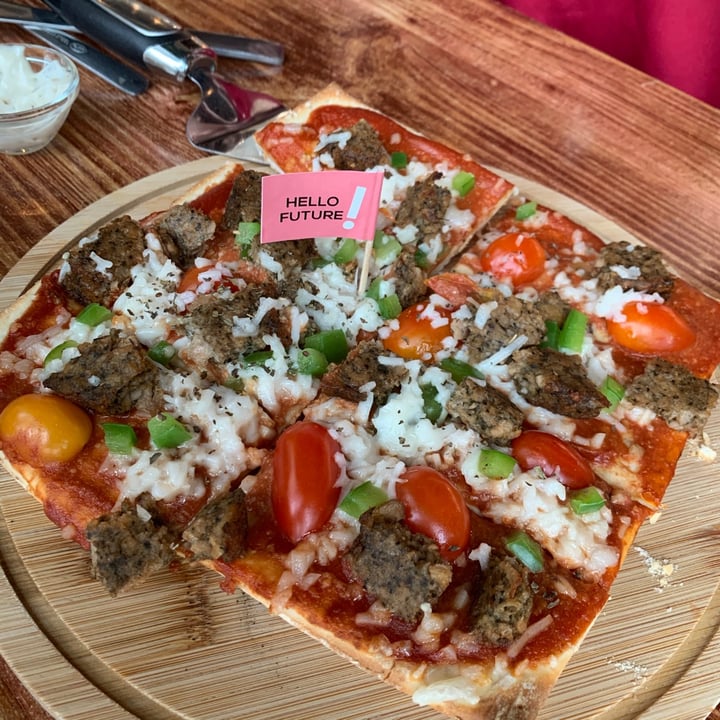 review photo of nomVnom Bistro Omnimeat Pizza shared by @littlesyazana on 24 Sep 2020 - review