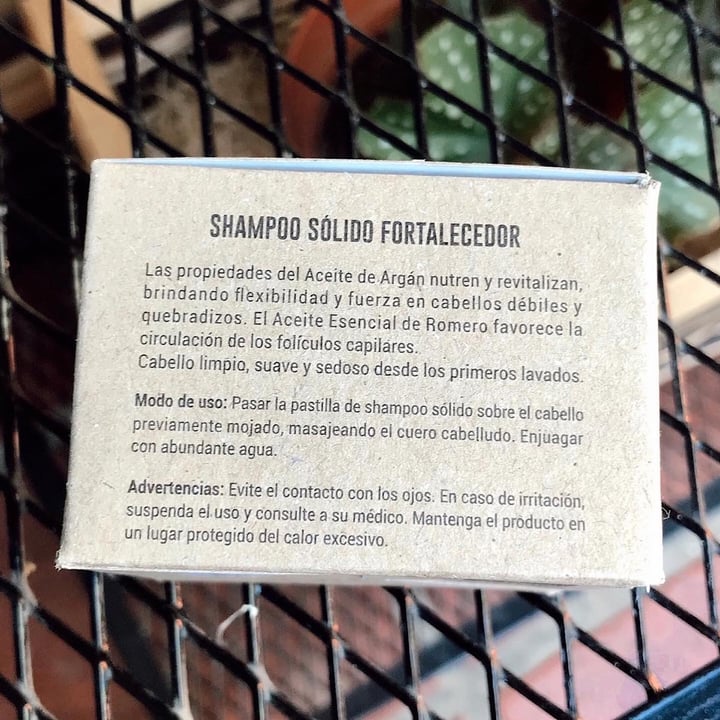 photo of Sentida Botánica Shampoo solido fortalecedor shared by @sofialan on  04 Feb 2022 - review