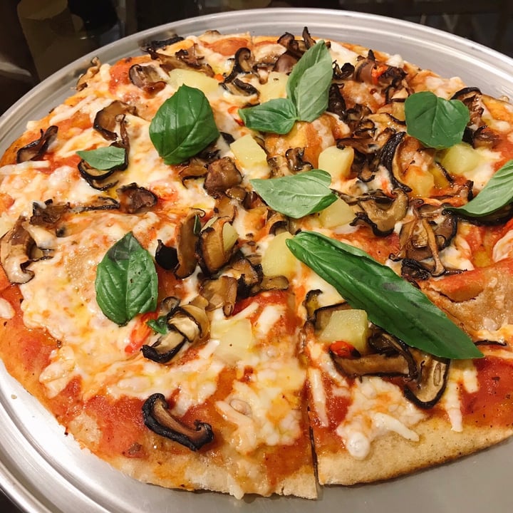 review photo of Mayse Artisan Bakery Hot Hawaii Pizza shared by @vc on 27 Jun 2020 - review
