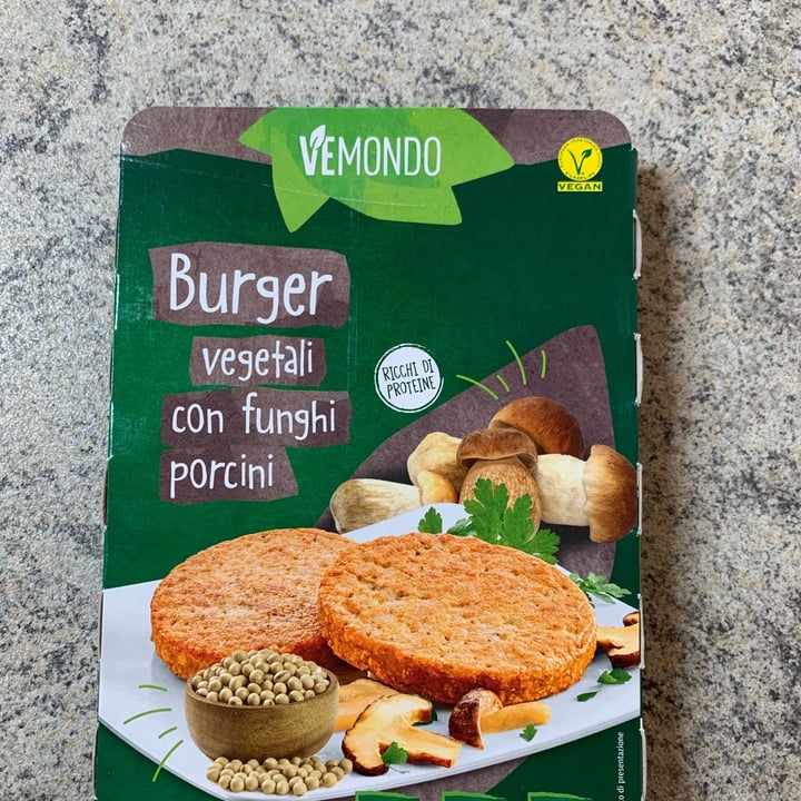 photo of Vemondo 2 burger ai funghi shared by @martinabg on  28 Apr 2022 - review