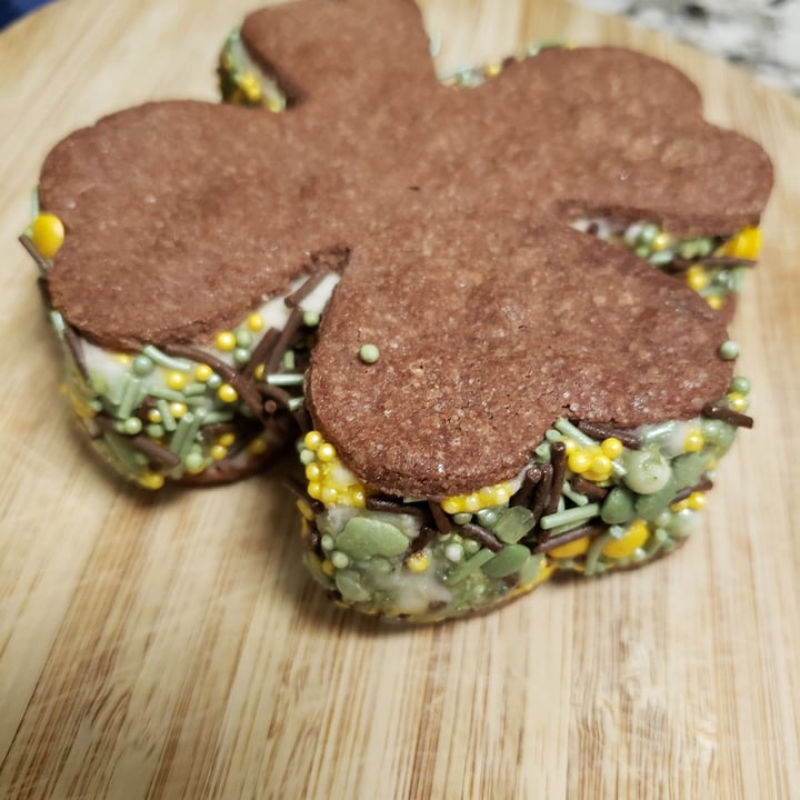 review photo of Conscious Creamery Shamrock Ice Cream Cookie Sandwich shared by @aarlover20 on 02 Jun 2021 - review