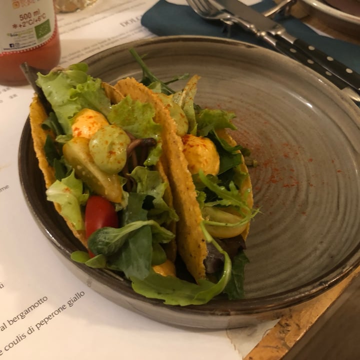 review photo of Romeow Cat Bistrot Tacos di mais blu con mistica di erbe spontanee, fagioli all’uccelletto, pomodorini, salsa guacamole, maionese al pimenton e sale affumicato shared by @mia211 on 01 Aug 2022 - review