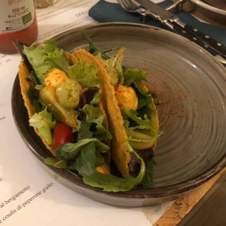 photo of Romeow Cat Bistrot Tacos di mais blu con mistica di erbe spontanee, fagioli all’uccelletto, pomodorini, salsa guacamole, maionese al pimenton e sale affumicato shared by @mia211 on  01 Aug 2022 - review