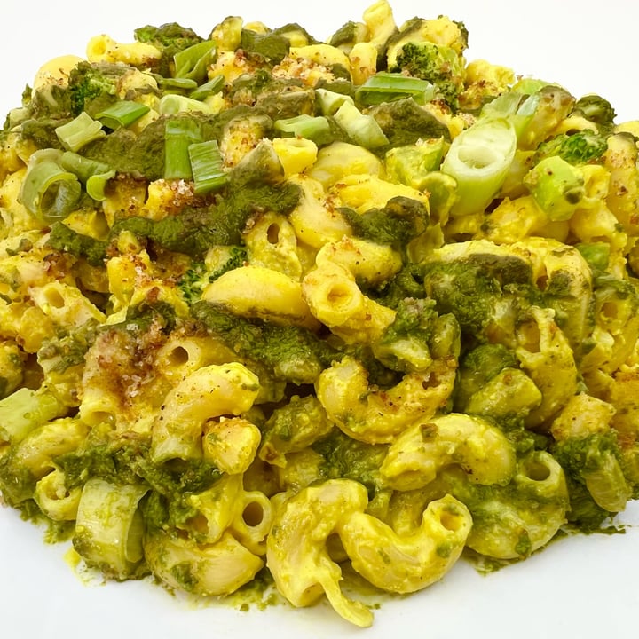 photo of Vtopia All Vegan Restaurant & Cheese Shop Pesto Mac shared by @pdxveg on  27 May 2022 - review