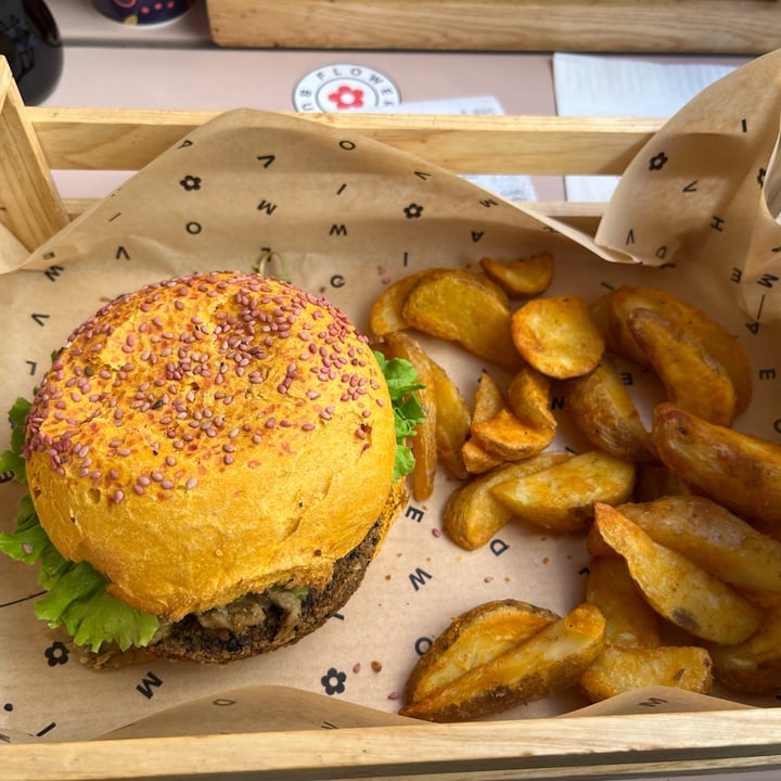 review photo of Flower Burger Roma hercules burger shared by @emmacerasi on 23 Sep 2022 - review