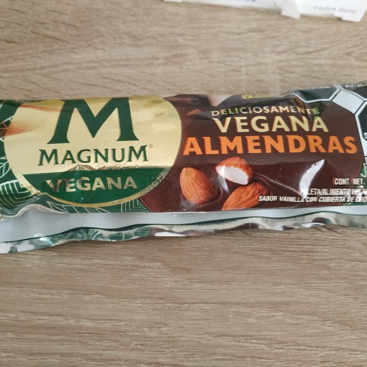 photo of Magnum Magnum Almendras Vegana shared by @dulasnavvegan on  06 Mar 2022 - review