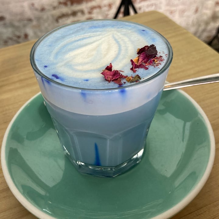 photo of Frutas Prohibidas Blue latte shared by @asiayportia on  20 Jul 2022 - review