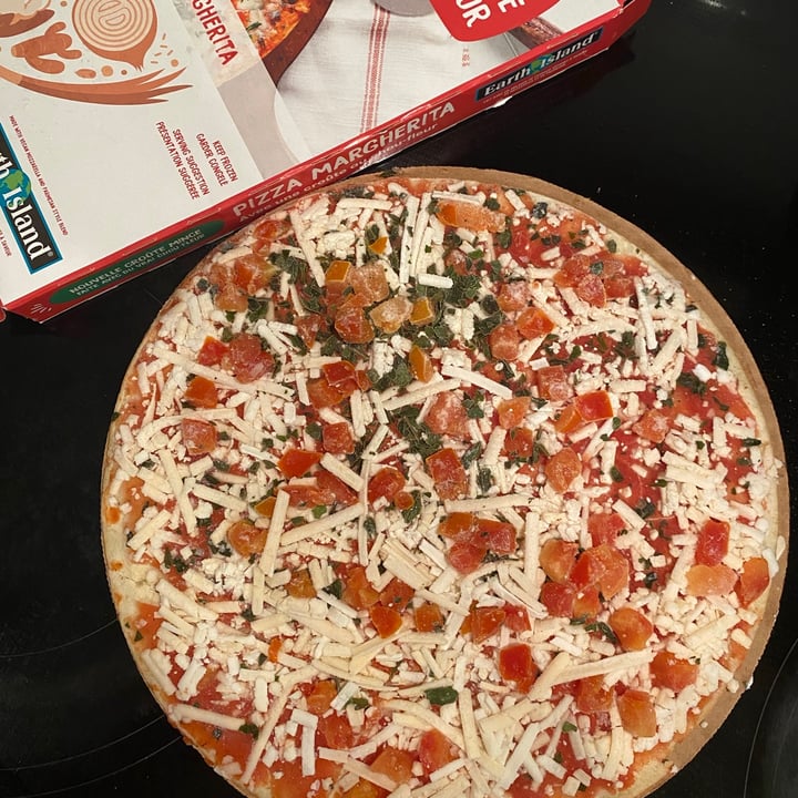 photo of Wholly veggie Margherita pizza with cauliflower crust shared by @maranda on  29 Oct 2020 - review