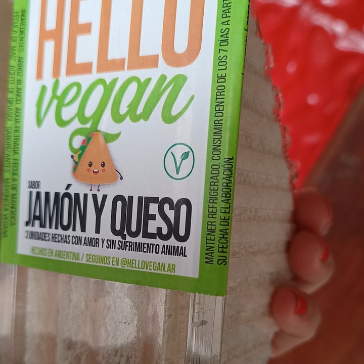 photo of Hello Vegan Sándwich de miga vegano sabor jamón y queso shared by @veganveganita on  15 Nov 2022 - review