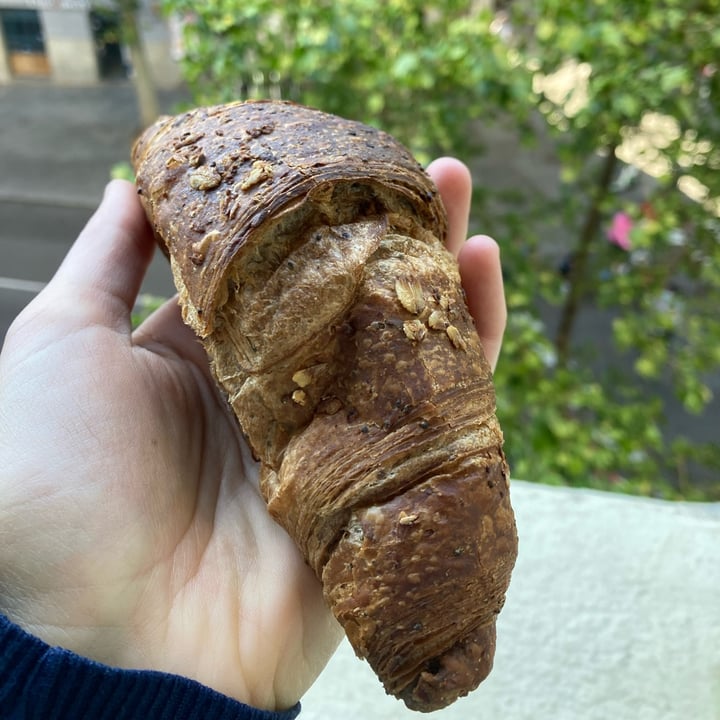 review photo of Levaduramadre vegan croissant shared by @chiaraf on 15 May 2022 - review