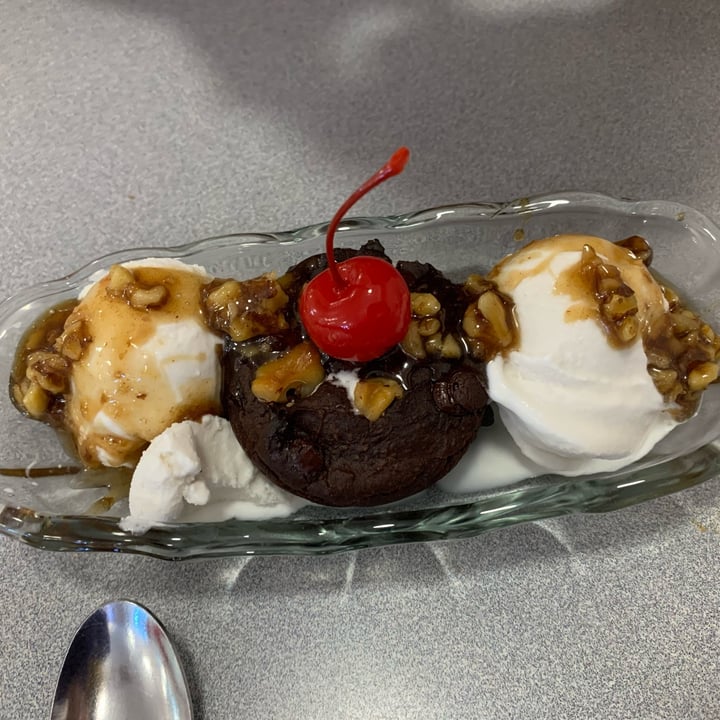 photo of Sealevel City Vegan Diner Brownie sundae shared by @lilyogimeg on  23 Oct 2022 - review