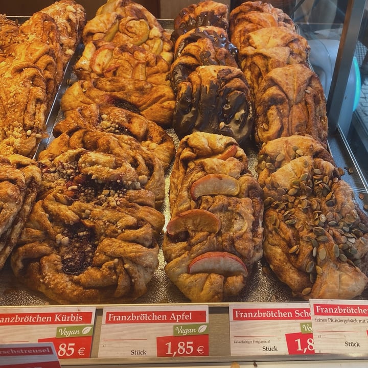 review photo of Nur Hier GmbH Franzbrötchen shared by @julianavoss on 27 Oct 2022 - review