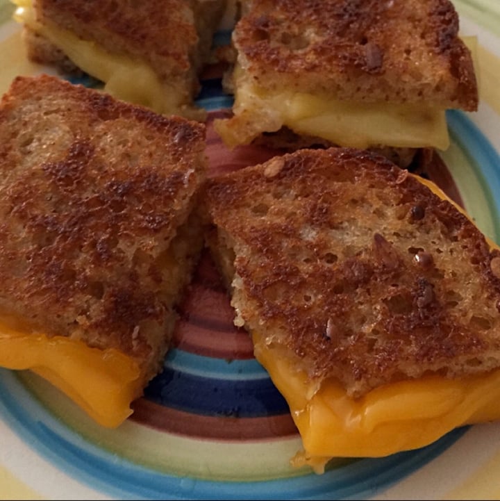 photo of Violife Mature Cheddar Slices shared by @amorisw on  01 Apr 2020 - review