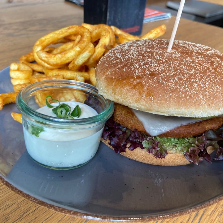 photo of PLAN B-Burger Society Falafel Burger shared by @mare1504 on  20 Jul 2020 - review