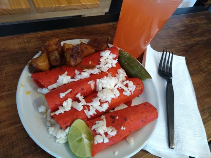 photo of Vegarum Enchiladas veganas shared by @lilynarvaez on  04 Feb 2020 - review