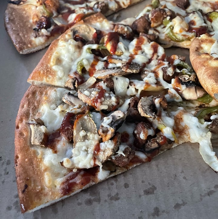 photo of Rudy's Gourmet Pizza vegan shish kebab ru shared by @shmoopsify on  26 Jun 2022 - review