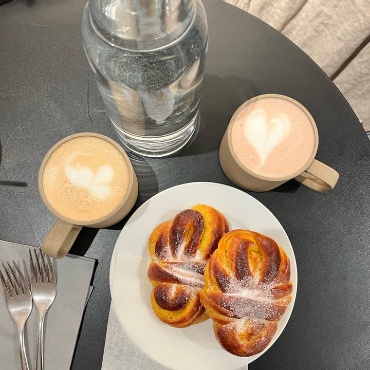 photo of STUK Saffransbulle and Oat Latte shared by @stagky on  10 Dec 2022 - review