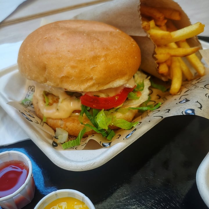 photo of MODROCKERS Chickn Burger shared by @veganonthesavannah on  07 May 2022 - review