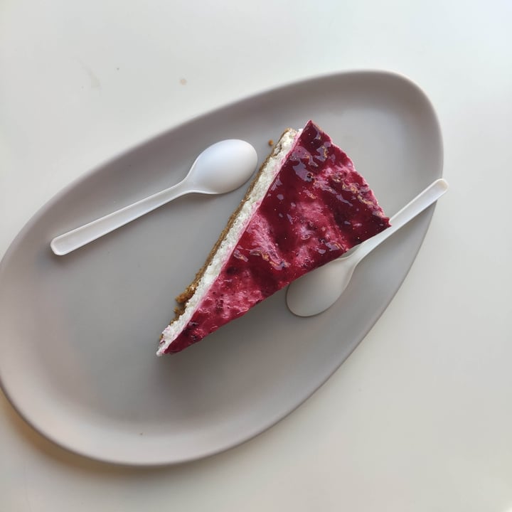 photo of Vegrano Cheesecake Vegan shared by @lukinski8 on  16 Apr 2022 - review