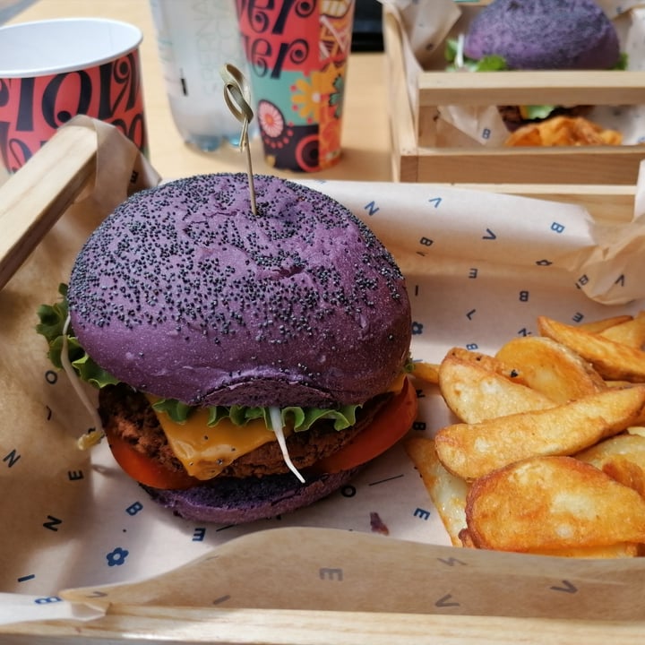 photo of Flower Burger Flower Burger shared by @anitacampana on  06 Apr 2022 - review