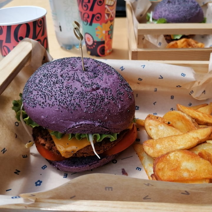 review photo of Flower Burger Flower Burger shared by @anitacampana on 06 Apr 2022 - review