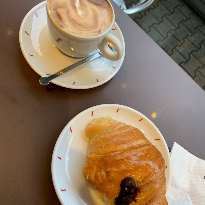 photo of Mantovani cappuccino shared by @ariannabolo on  28 Apr 2022 - review
