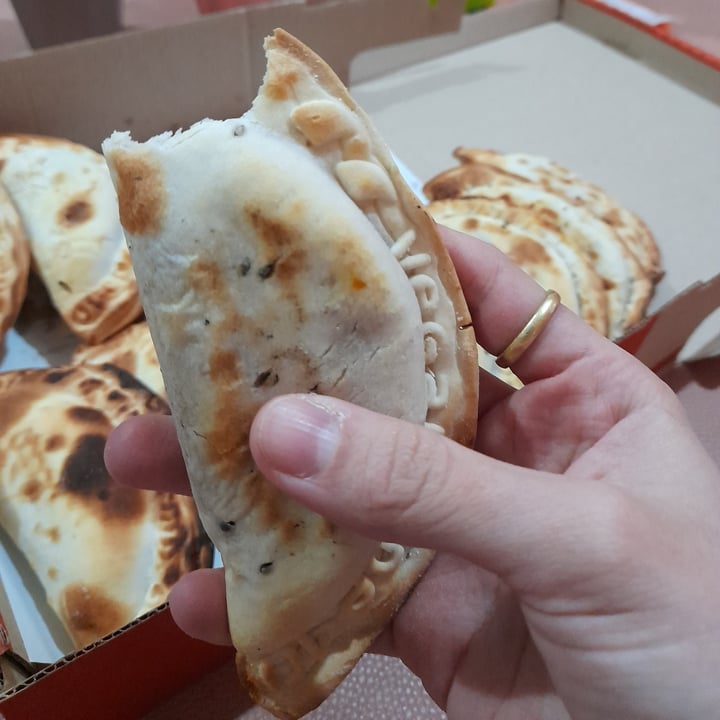 photo of Empanadas de 10 Empanada De No Carne shared by @celescami on  04 Sep 2021 - review