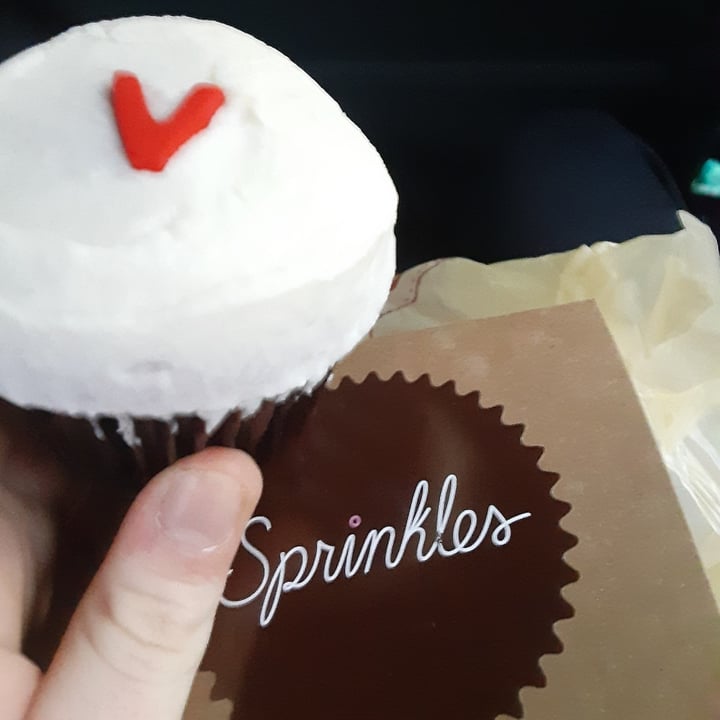 photo of Sprinkles Cupcakes Vegan Red Velvet Cupcake shared by @ella-rose07 on  29 Dec 2022 - review