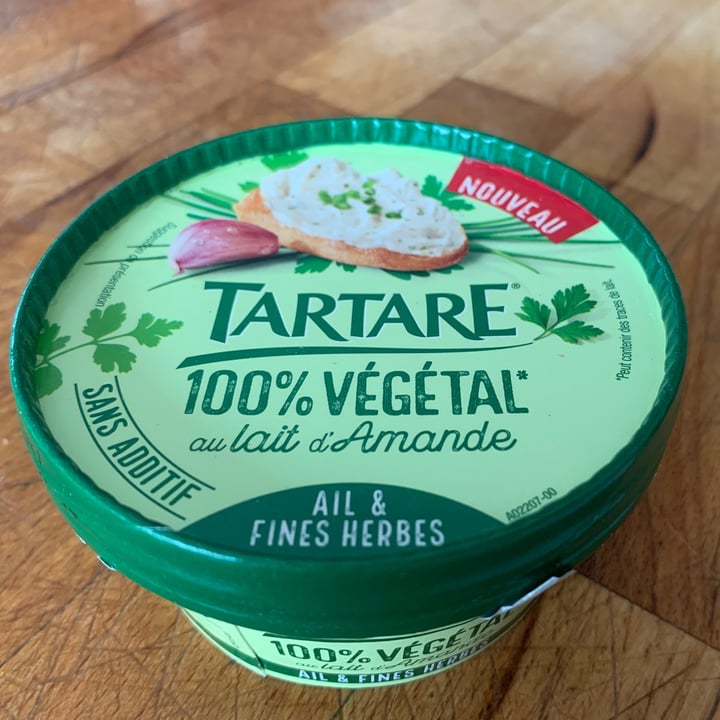 photo of Tartare 100% végétal au lait d'amande ail et fines herbes shared by @elrengo08 on  13 Sep 2021 - review