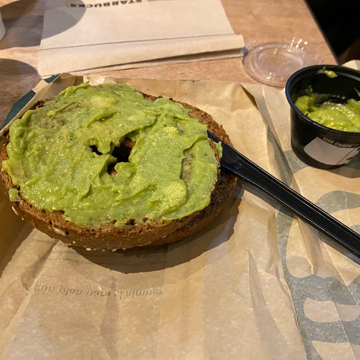 review photo of Starbucks Bagel de cereales con palta shared by @micaanrriquez on 18 Jun 2022 - review