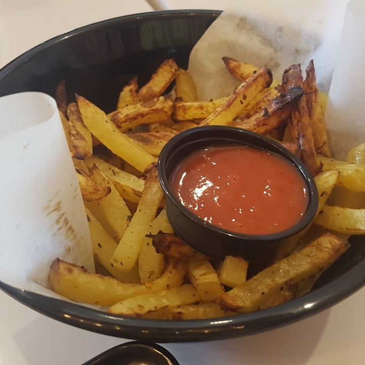 review photo of Copper Branch Tempeh Sandwich, Edison Electric Smoothie, Baked Fries and Teriyaki Mushroom Burger shared by @plantivorous on 17 Oct 2022 - review