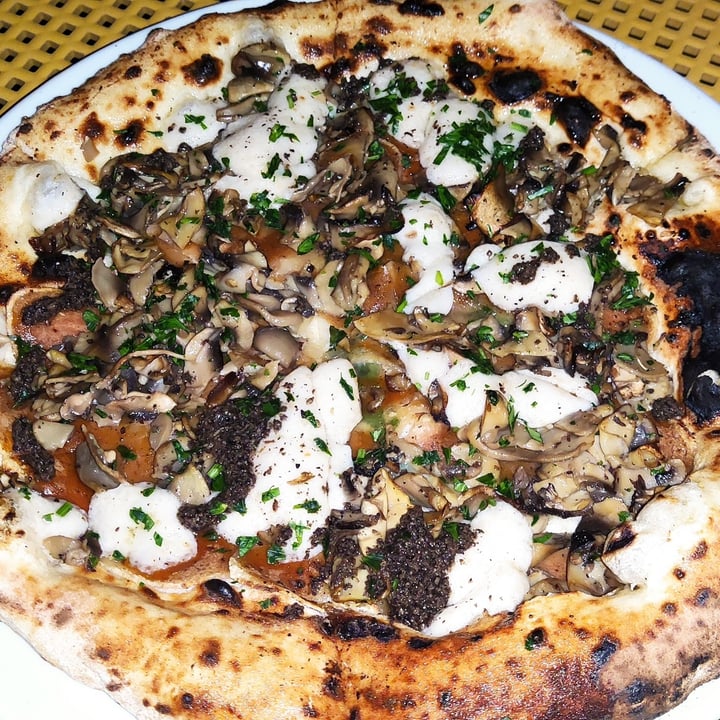 photo of Parco Romano Biodistretto Castelli Romani pizza boscaiola shared by @assia on  23 Aug 2022 - review