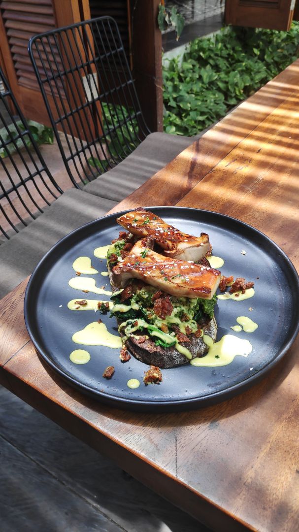 review photo of Manggis in Canggu King Oyster Avo Toast shared by @balimunich on 02 Feb 2020 - review